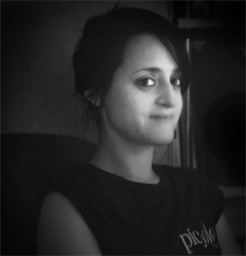 Giulia Ghigini sur le divan avec Proust et Mops