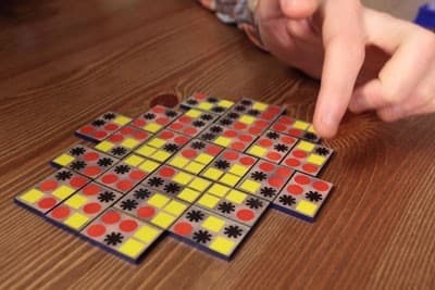 Couverture de l'article : Kokagne 357, le domino puissance 6