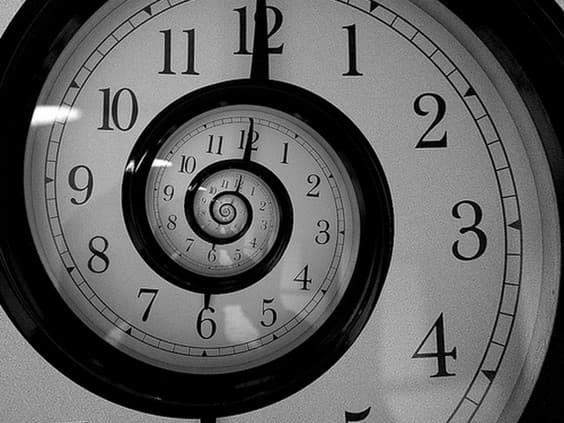Couverture de l'article : VITE TOUT LE MONDE, À LA MACHINE À REMONTER LE TEMPS! [NO SPOILERS]