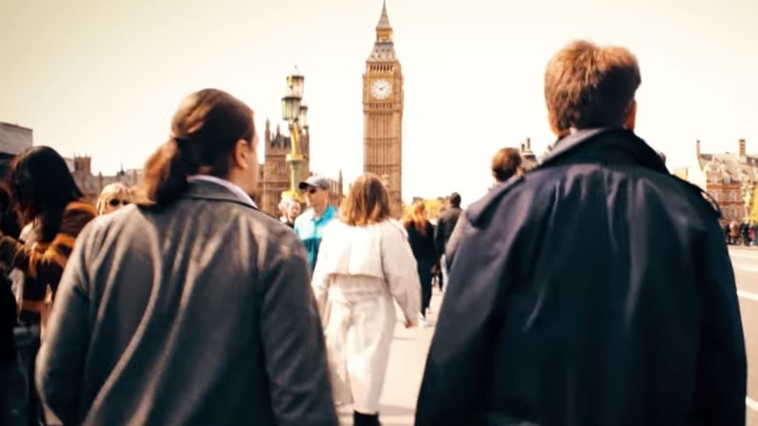 L'équipe de T'as Vu A Quoi Tu Joues ? sur les traces de Sherlock Holmes