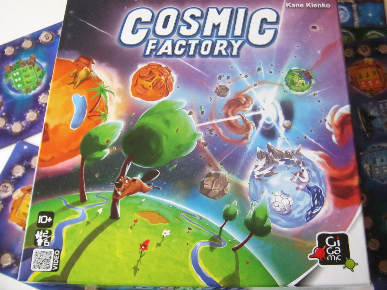 Critique de Cosmic Factory