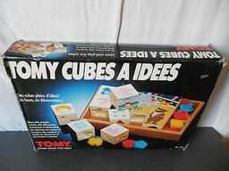 Couverture de Cubes à idées TOMY